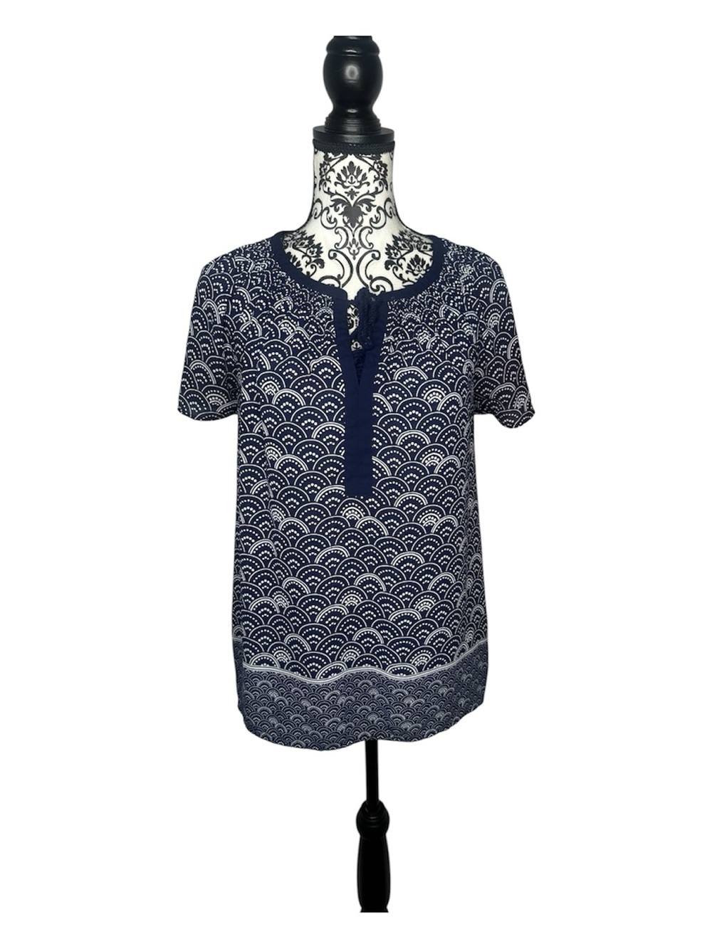 DR2 by Daniel Rainn navy and white short-sleeve top Size M